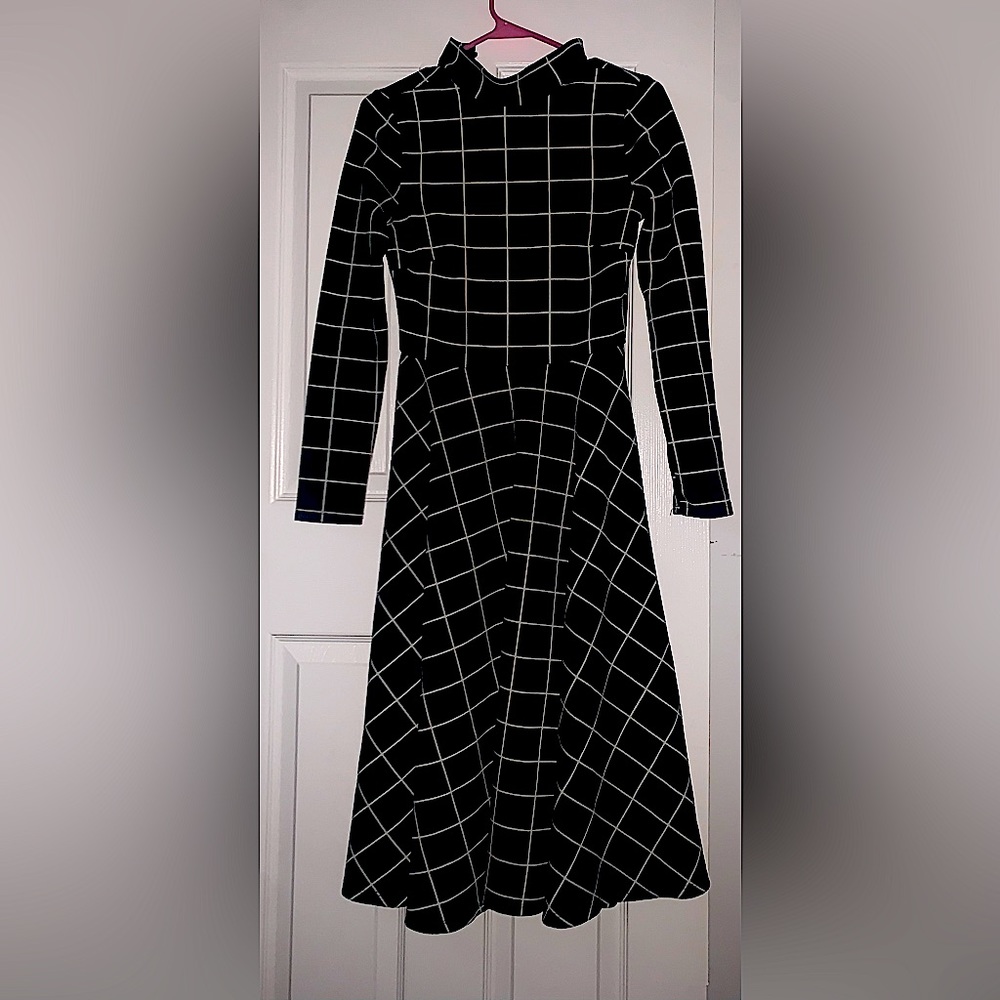 SHEIN BLACK AND WHITE MOCK DRESS